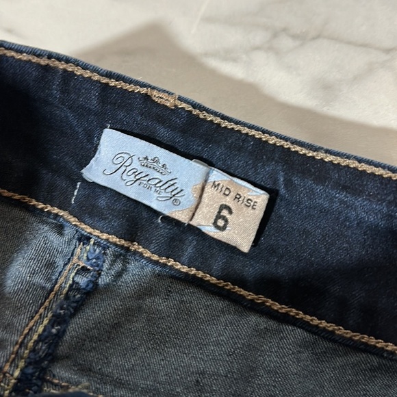 Royalty for Me Jeans Dark Wash Fringed ends Distressed Stretchy Mid Rise Size 6 - Picture 2 of 9